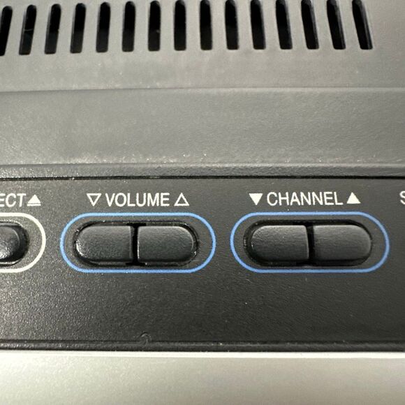 15’’ Emerson LCD TV/DVD Combo complete w/ working Remote - Picture 12 of 16